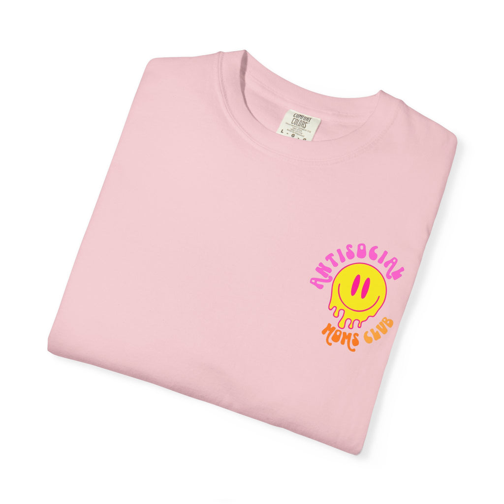 Anti Social Moms Club T-Shirt — Retro Smiley Graphic Tee for Cool Moms