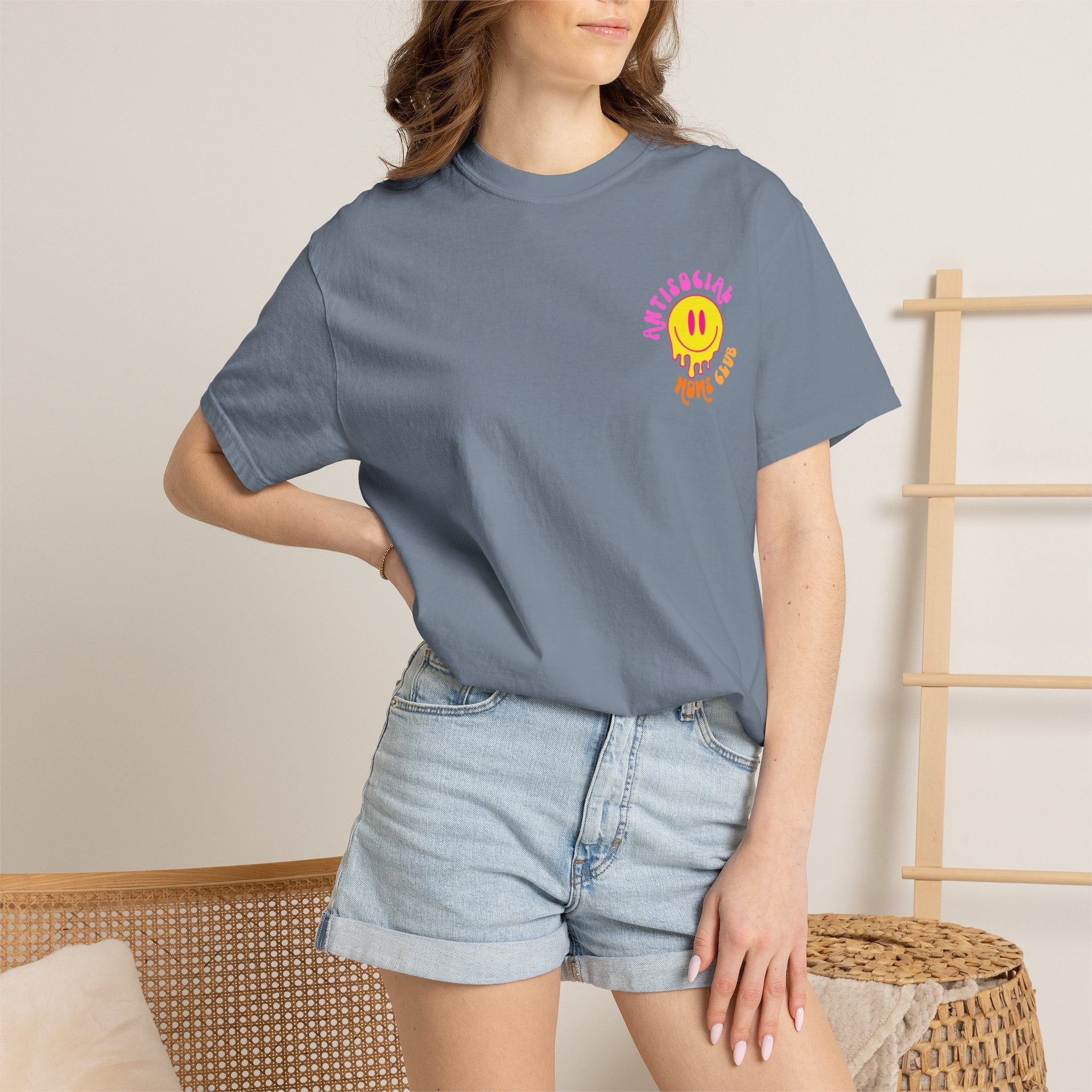 Anti Social Moms Club T-Shirt — Retro Smiley Graphic Tee for Cool Moms
