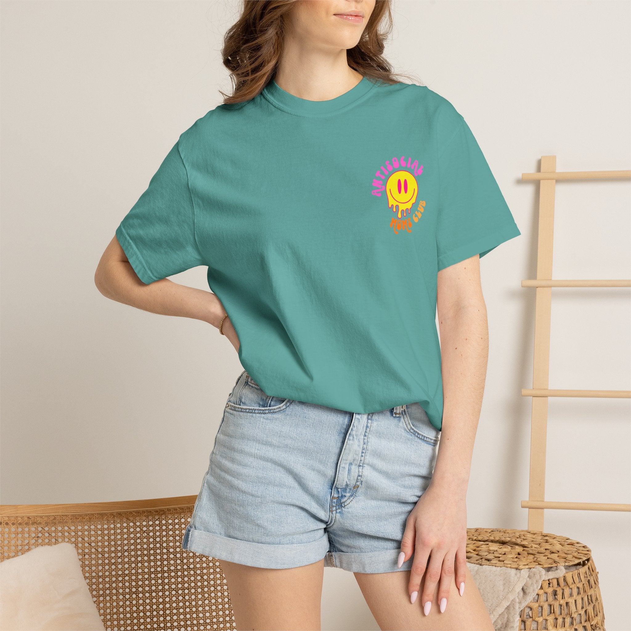 Anti Social Moms Club T-Shirt — Retro Smiley Graphic Tee for Cool Moms