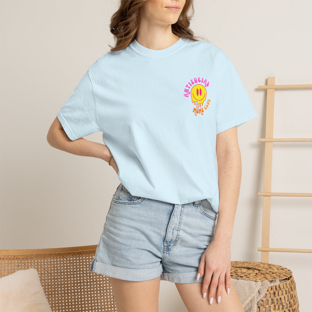 Anti Social Moms Club T-Shirt — Retro Smiley Graphic Tee for Cool Moms
